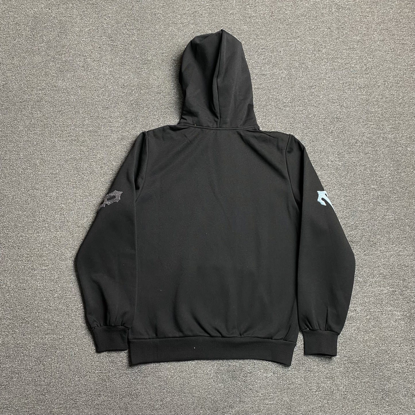 trapstar-irongate-arch-chenille-2_0-tracksuit-black-9_2967fdf2-Drip Store Argentina