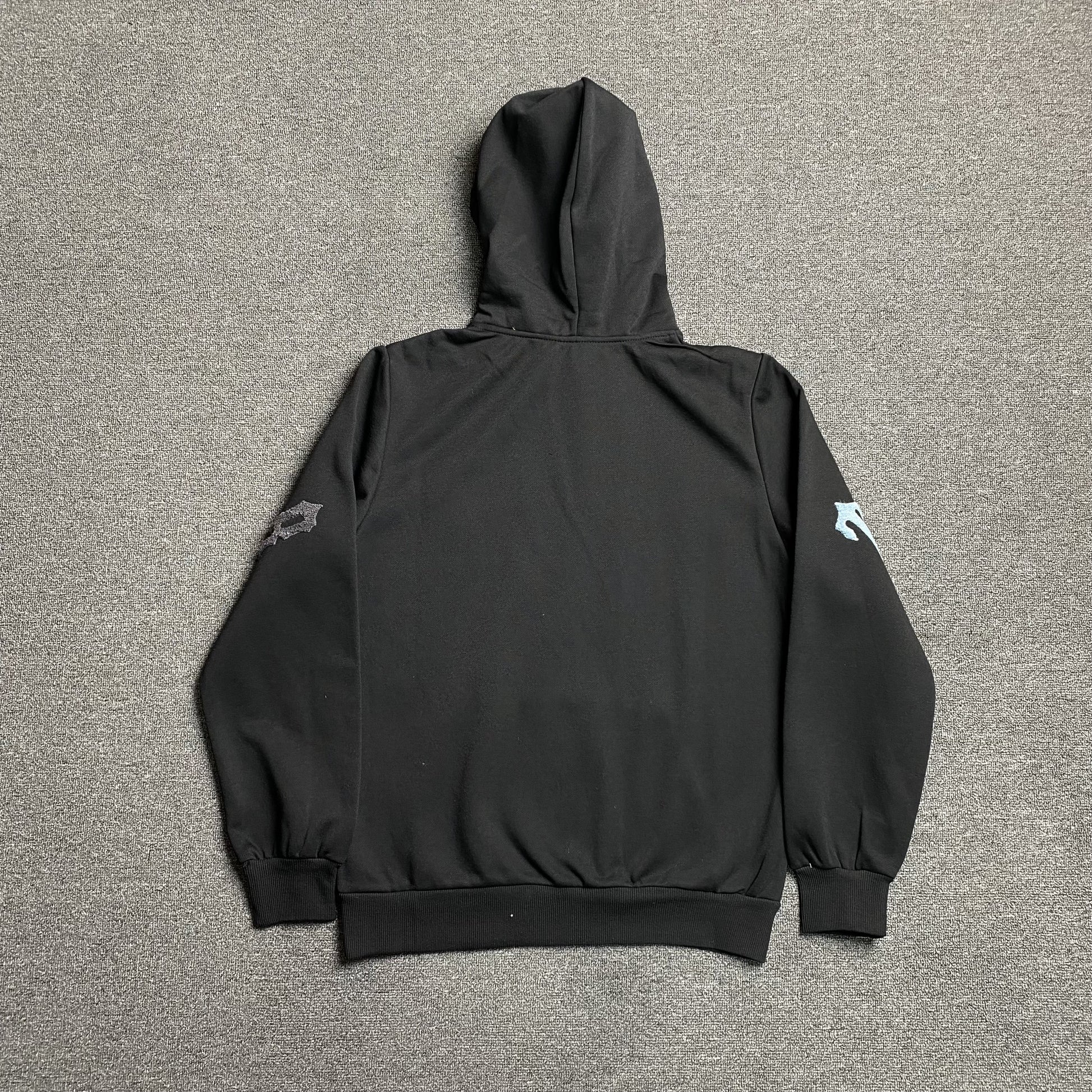 trapstar-irongate-arch-chenille-2_0-tracksuit-black-9_2967fdf2-Drip Store Argentina