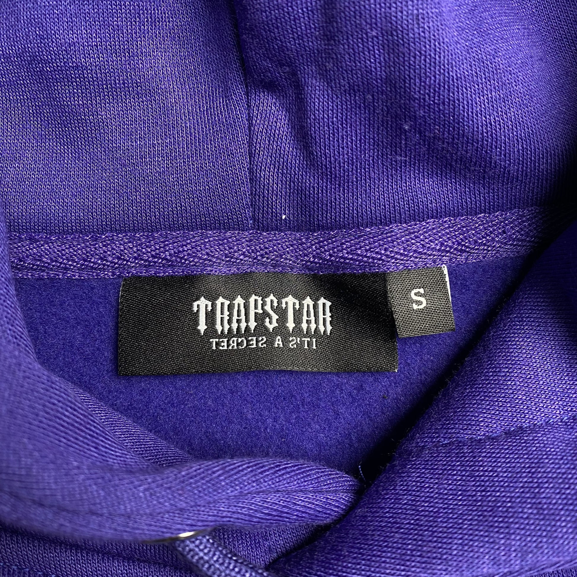 trapstar-irongate-arch-chenille-2_0-tracksuit-blue-10-Drip Store Argentina