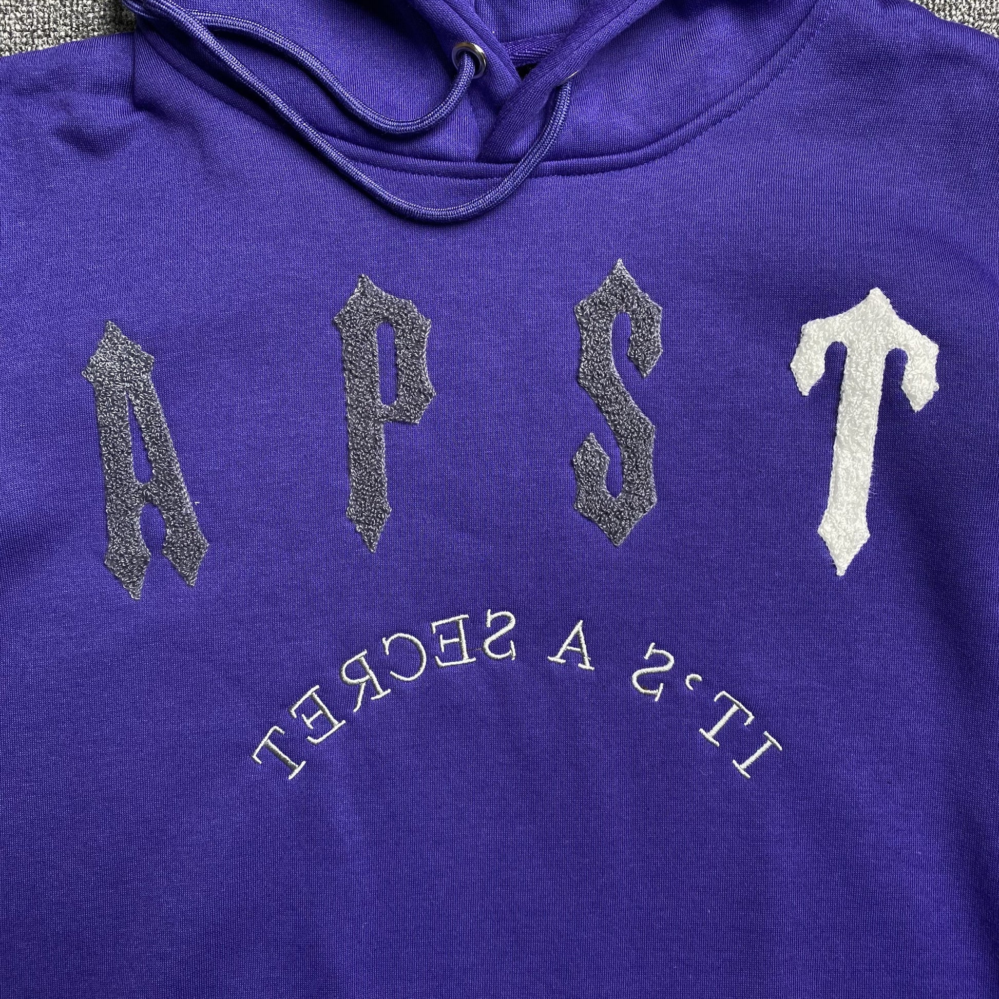 trapstar-irongate-arch-chenille-2_0-tracksuit-blue-4-Drip Store Argentina