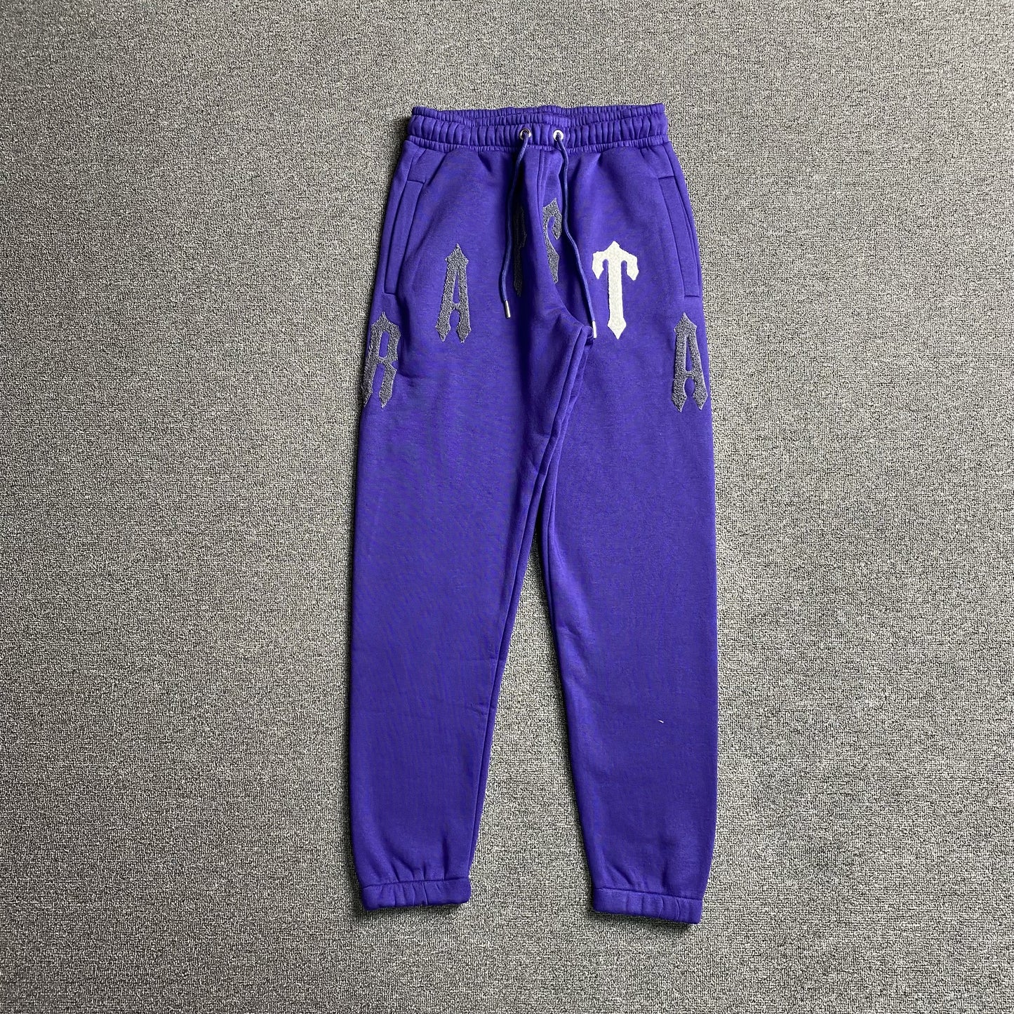 trapstar-irongate-arch-chenille-2_0-tracksuit-blue-5-Drip Store Argentina