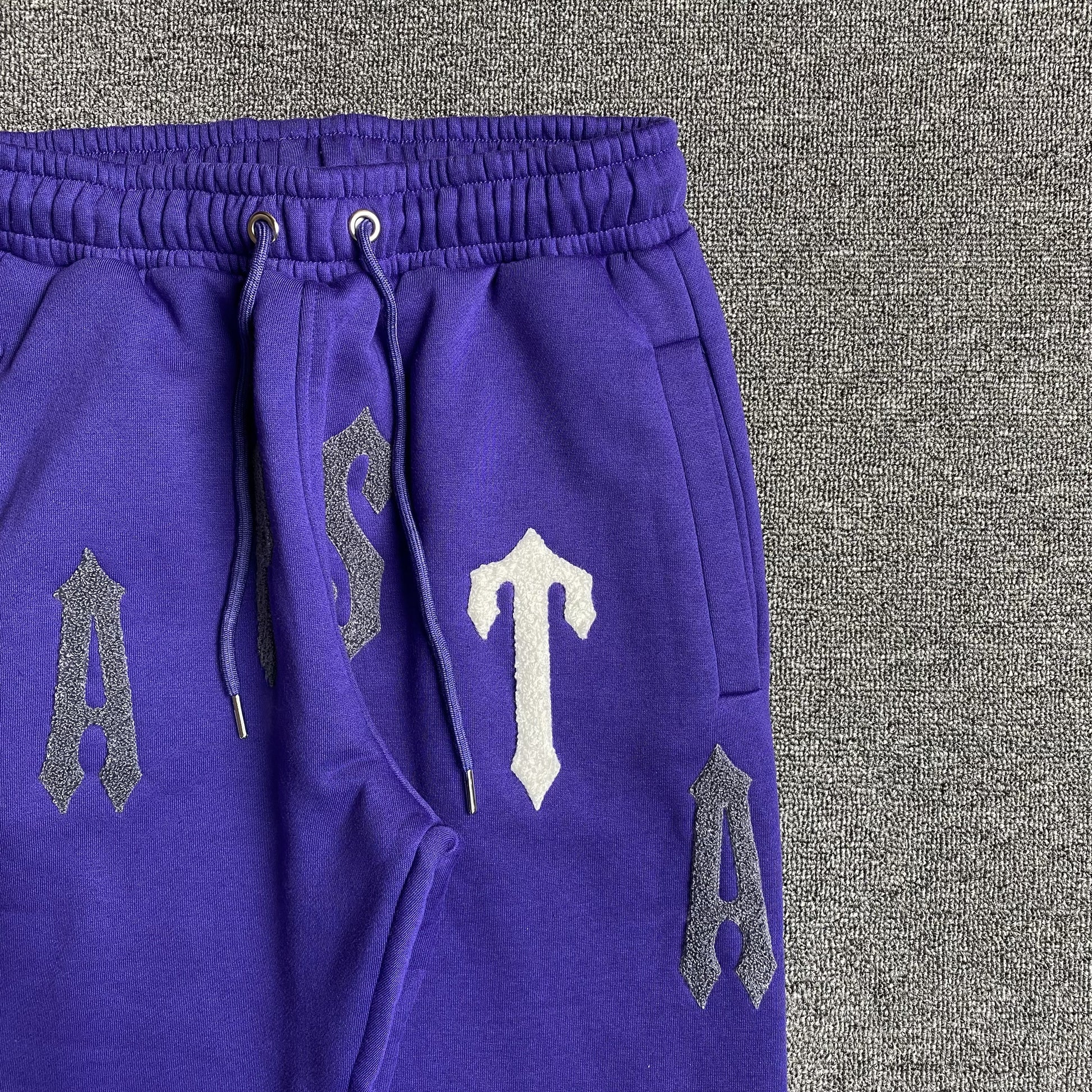 trapstar-irongate-arch-chenille-2_0-tracksuit-blue-8-Drip Store Argentina