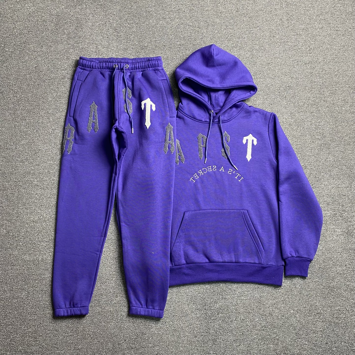 trapstar-irongate-arch-chenille-2_0-tracksuit-blue-Drip Store Argentina