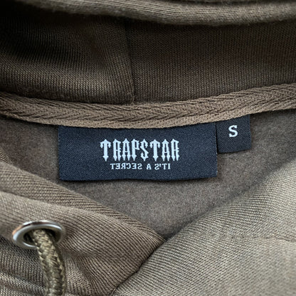 trapstar-irongate-arch-chenille-2_0-tracksuit-brown-11-Drip Store Argentina