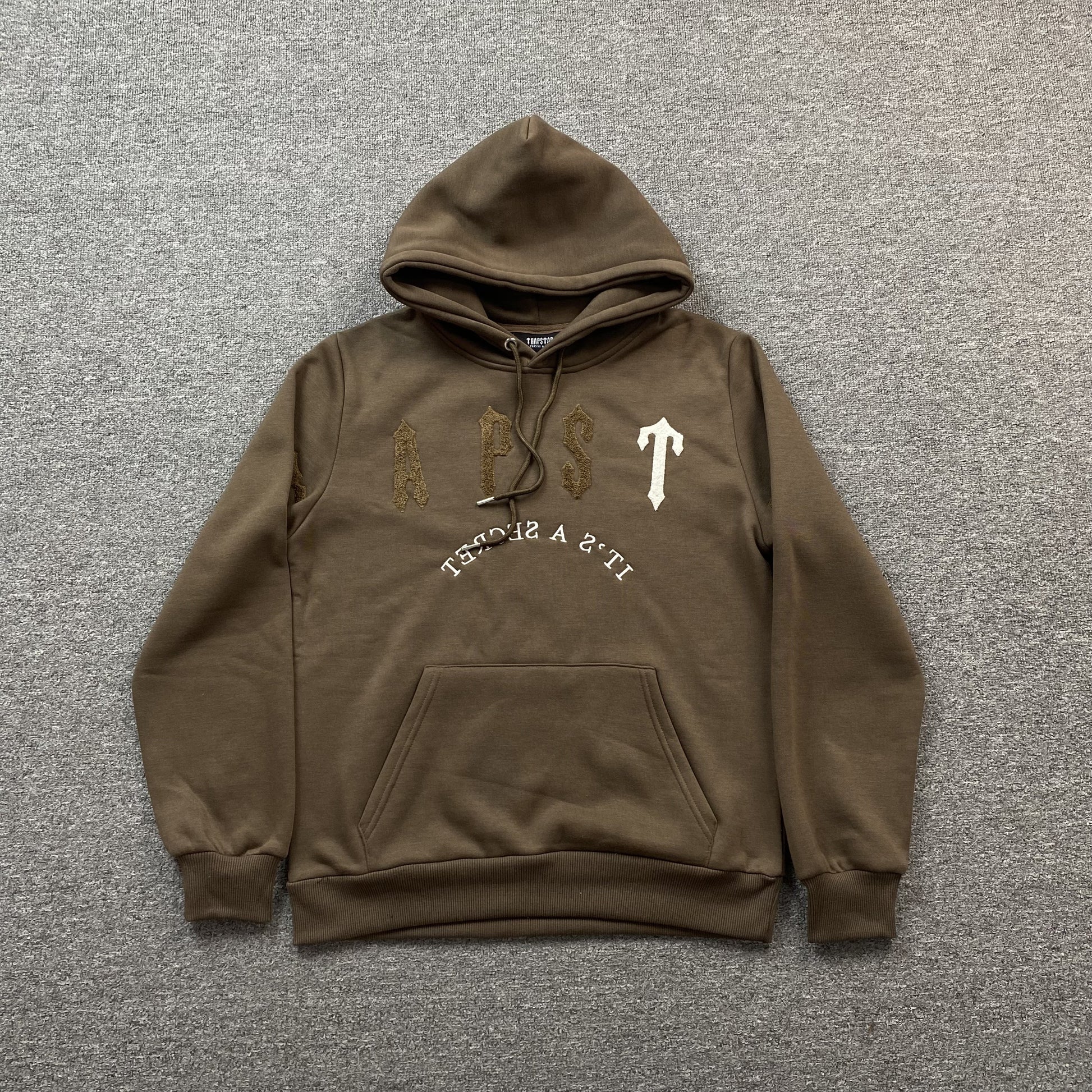 trapstar-irongate-arch-chenille-2_0-tracksuit-brown-2-Drip Store Argentina