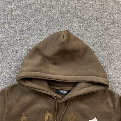 trapstar-irongate-arch-chenille-2_0-tracksuit-brown-8-Drip Store Argentina
