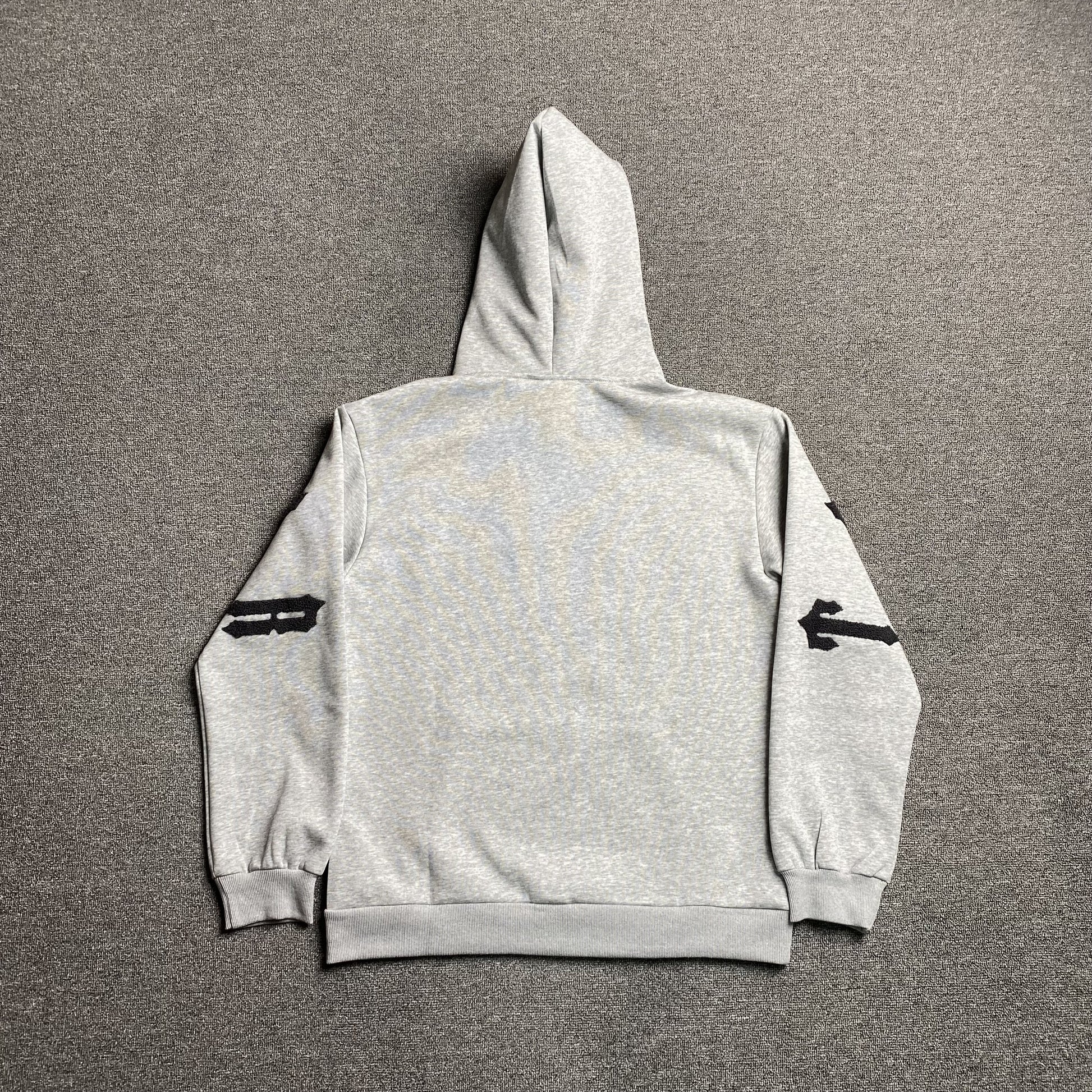 trapstar-irongate-arch-chenille-2_0-tracksuit-grey-11-Drip Store Argentina
