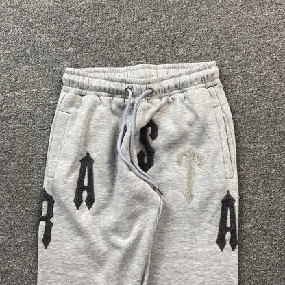 trapstar-irongate-arch-chenille-2_0-tracksuit-grey-7_17b69388-Drip Store Argentina