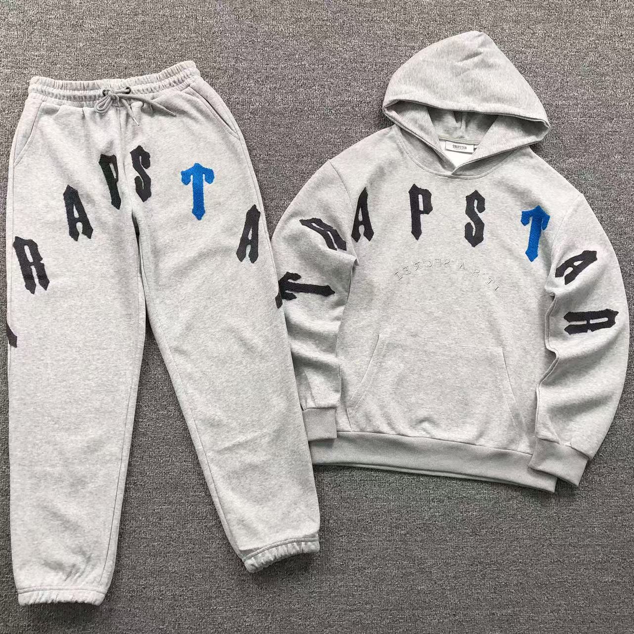 trapstar-irongate-arch-chenille-2_0-tracksuit-grey-Drip Store Argentina