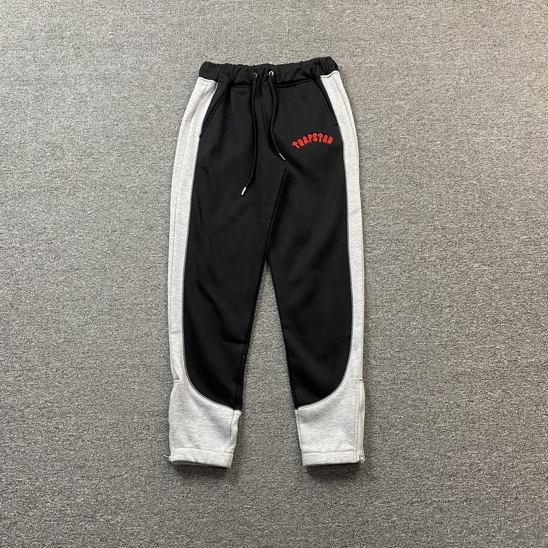 trapstar-irongate-arch-chenille-tracksuit-black-2_461f1498-Drip Store Argentina