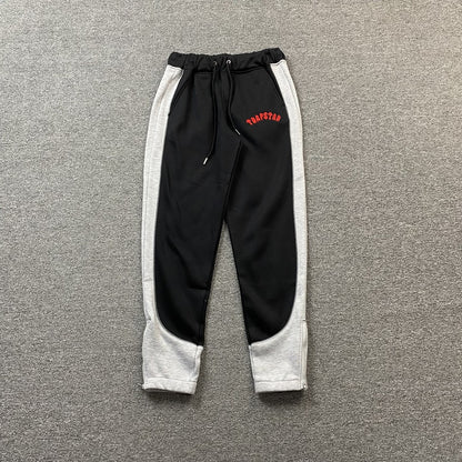 trapstar-irongate-arch-chenille-tracksuit-black-2_461f1498-Drip Store Argentina