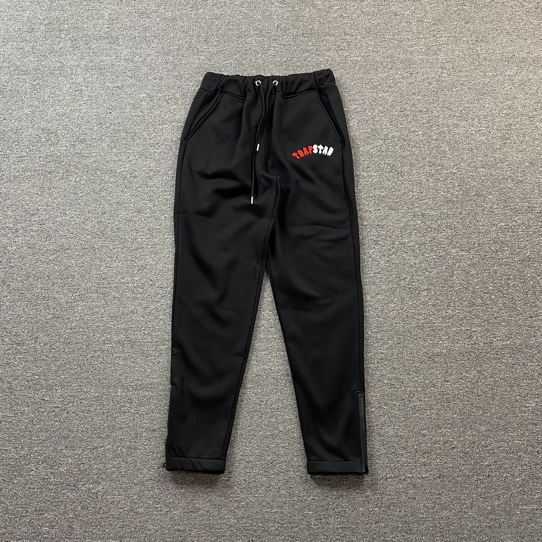 trapstar-irongate-arch-chenille-tracksuit-black-2_a1a82d18-Drip Store Argentina