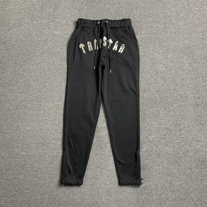 trapstar-irongate-arch-chenille-tracksuit-black-3_8fc68a61-Drip Store Argentina