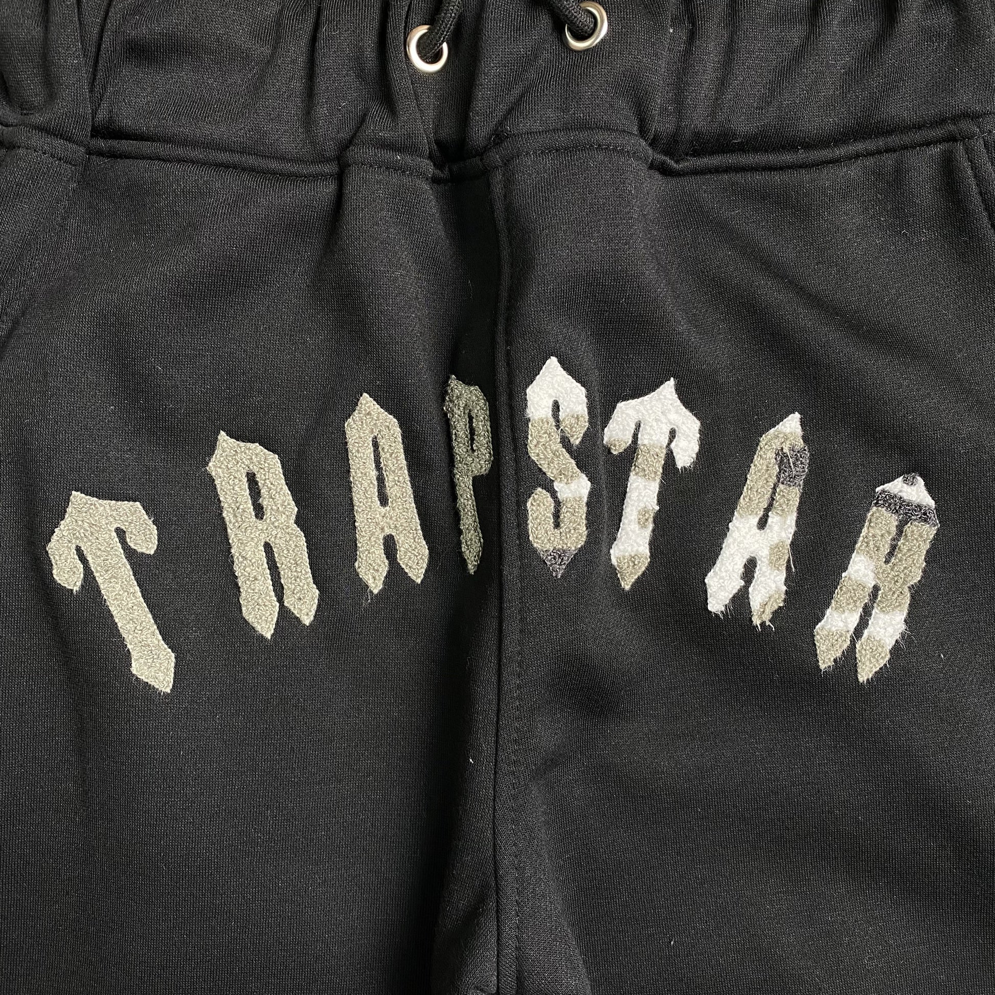 trapstar-irongate-arch-chenille-tracksuit-black-5_cfb64667-Drip Store Argentina