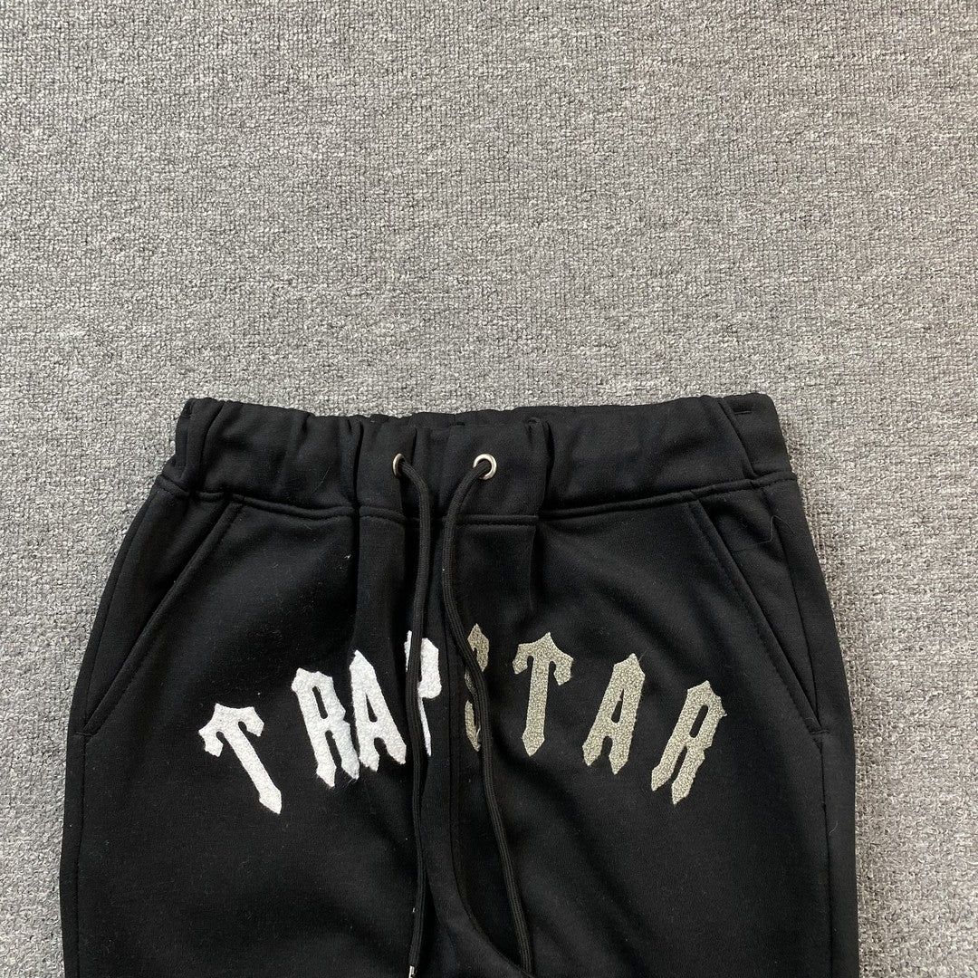 trapstar-irongate-arch-chenille-tracksuit-black-6_c550480f-Drip Store Argentina