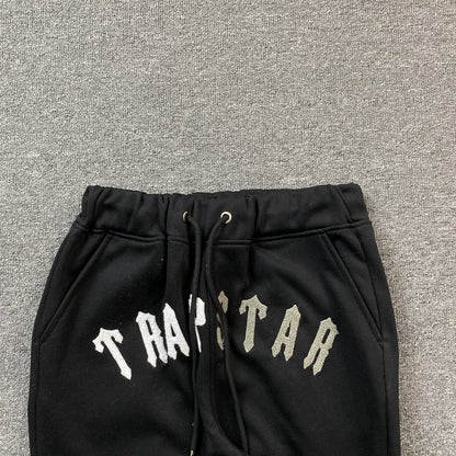 trapstar-irongate-arch-chenille-tracksuit-black-6_c550480f-Drip Store Argentina
