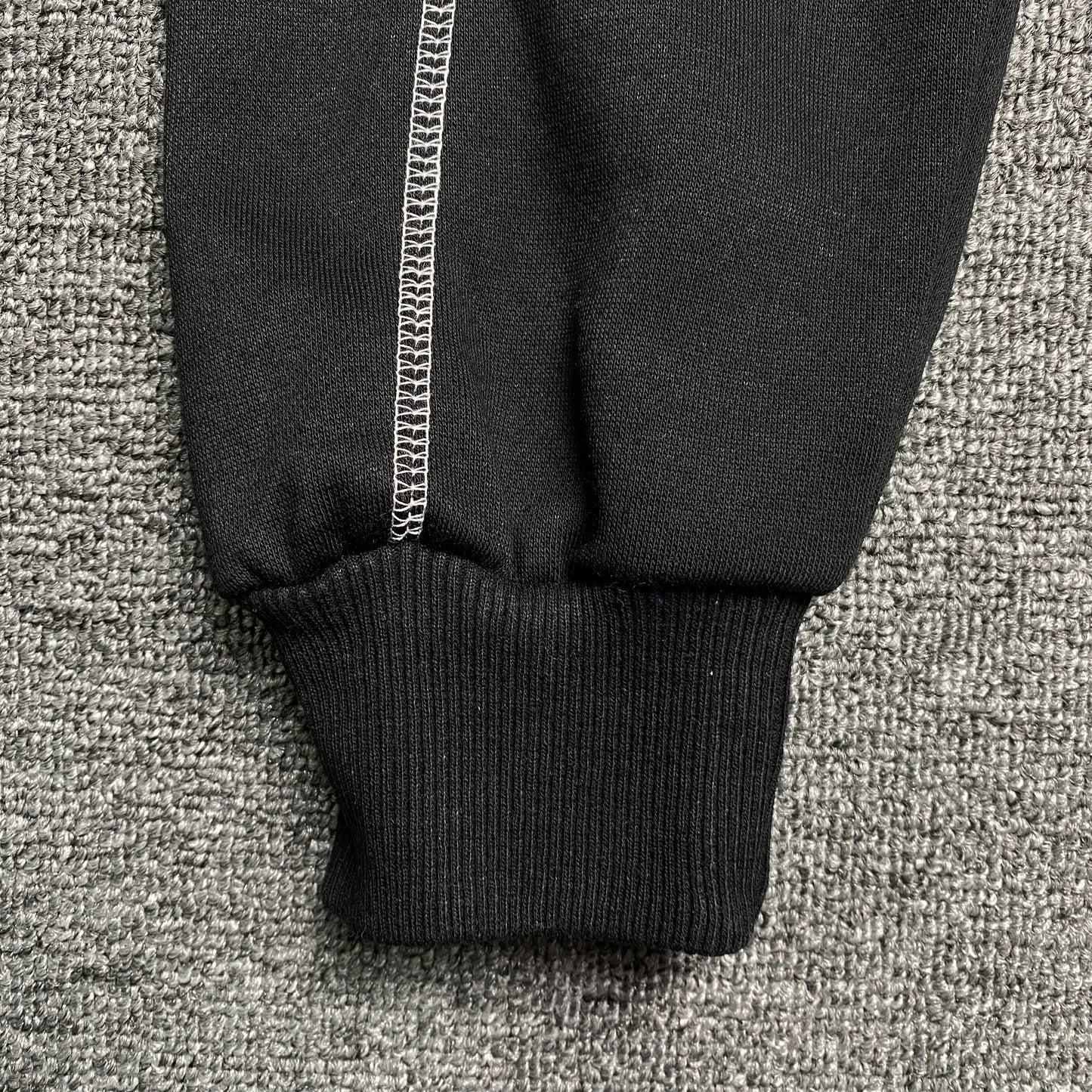 trapstar-irongate-arch-chenille-tracksuit-black-7_80e36788-Drip Store Argentina