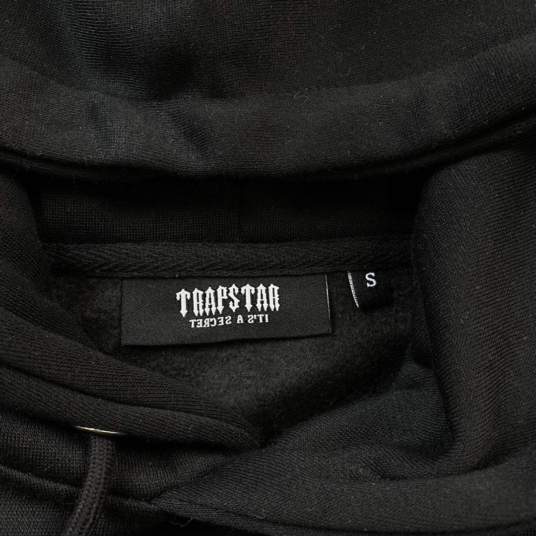 trapstar-irongate-arch-chenille-tracksuit-black-7_9b28aaf4-Drip Store Argentina