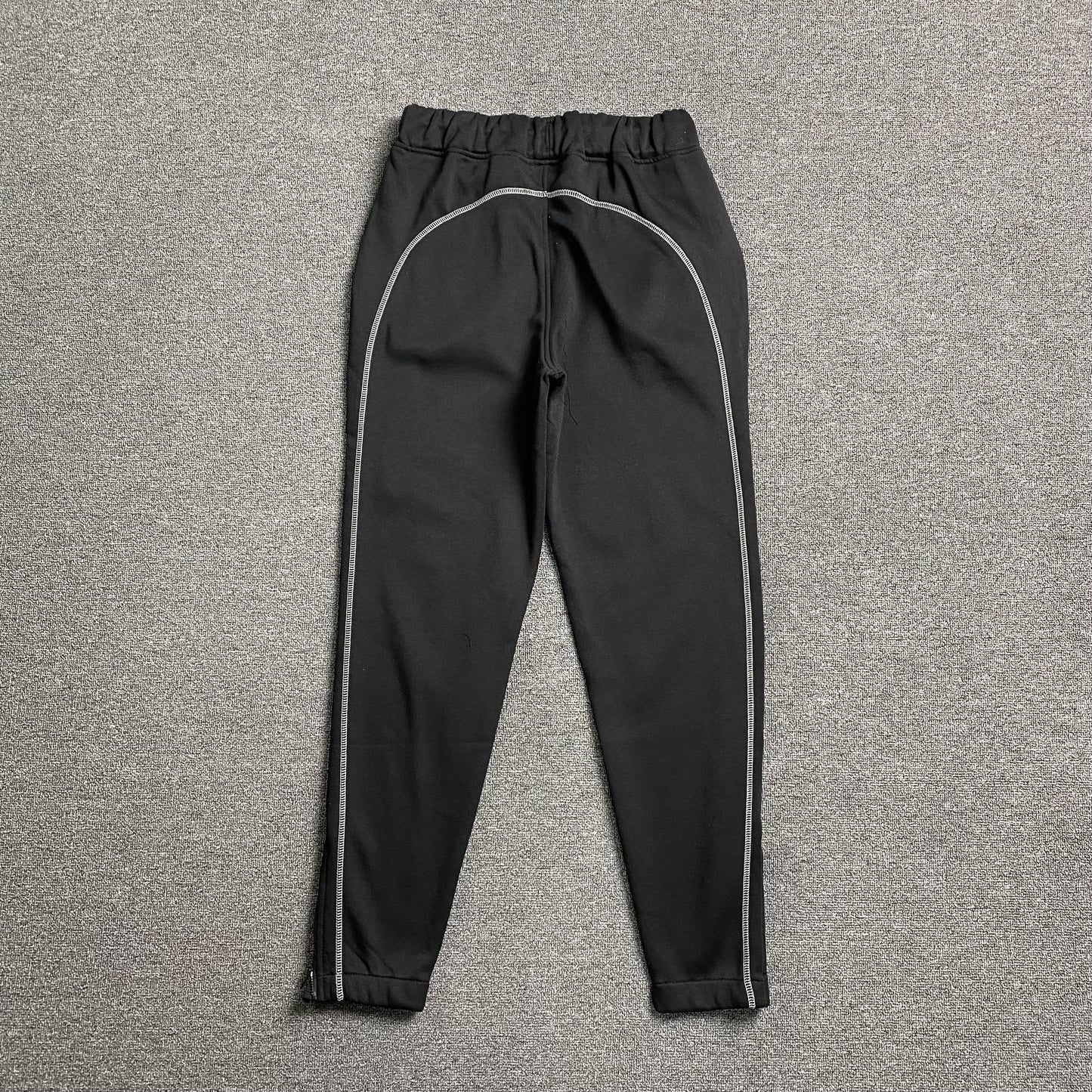 trapstar-irongate-arch-chenille-tracksuit-black-8_e0780da3-Drip Store Argentina