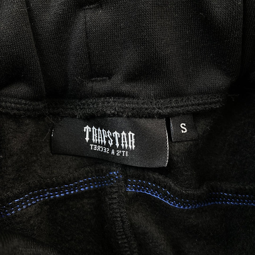trapstar-irongate-arch-chenille-tracksuit-black-9_0b205da2-Drip Store Argentina