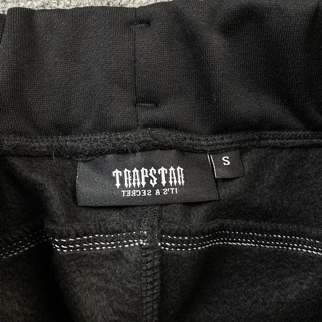 trapstar-irongate-arch-chenille-tracksuit-black-9_245e74df-Drip Store Argentina