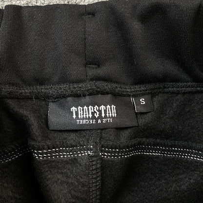 trapstar-irongate-arch-chenille-tracksuit-black-9_245e74df-Drip Store Argentina