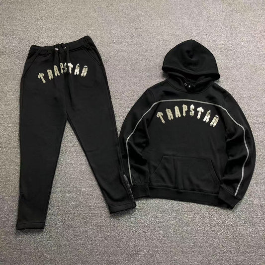 trapstar-irongate-arch-chenille-tracksuit-black_4c24ac3d-Drip Store Argentina