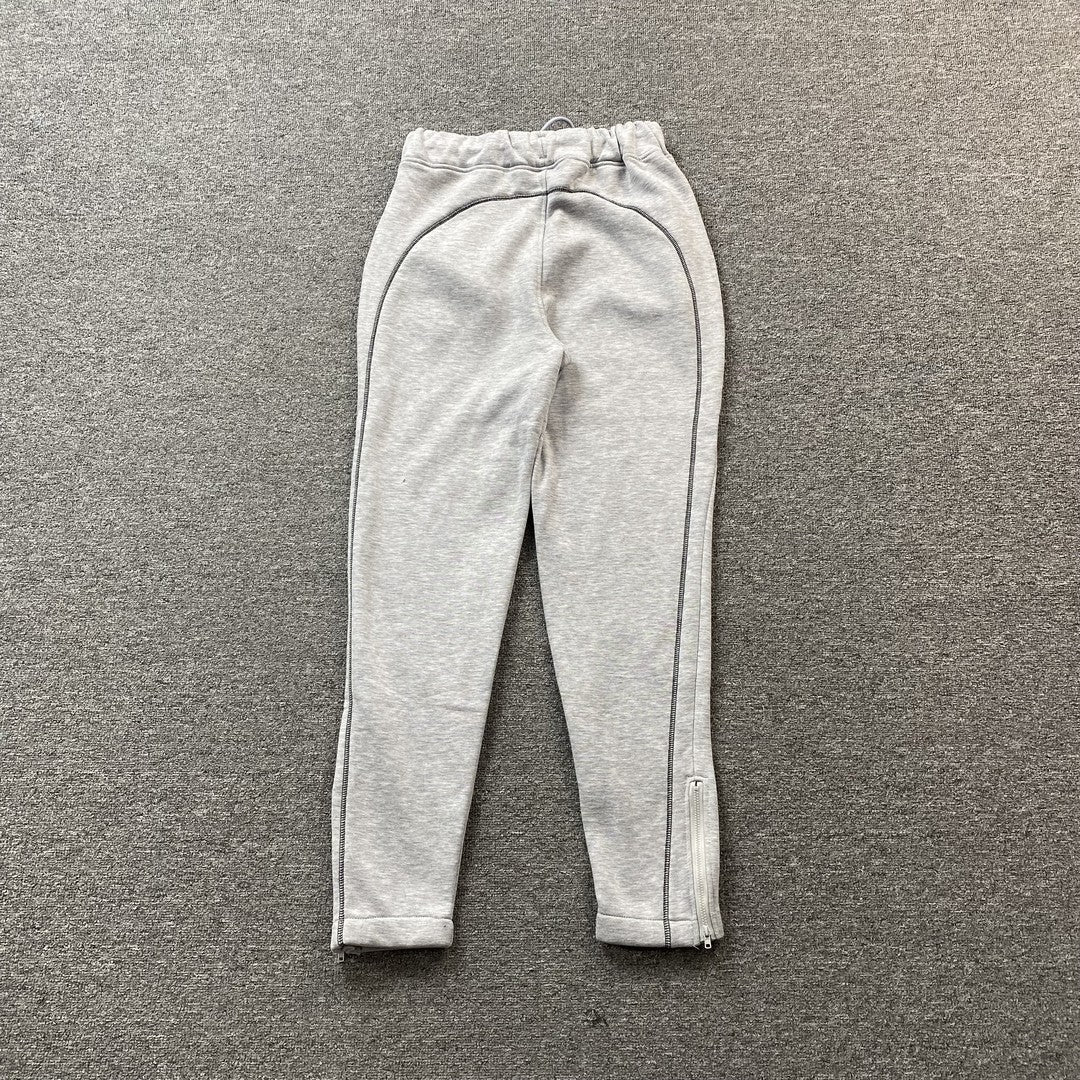 trapstar-irongate-arch-chenille-tracksuit-grey-10-Drip Store Argentina