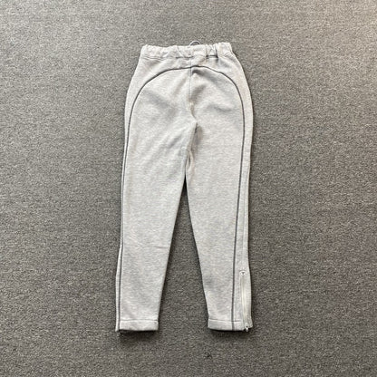 trapstar-irongate-arch-chenille-tracksuit-grey-10-Drip Store Argentina