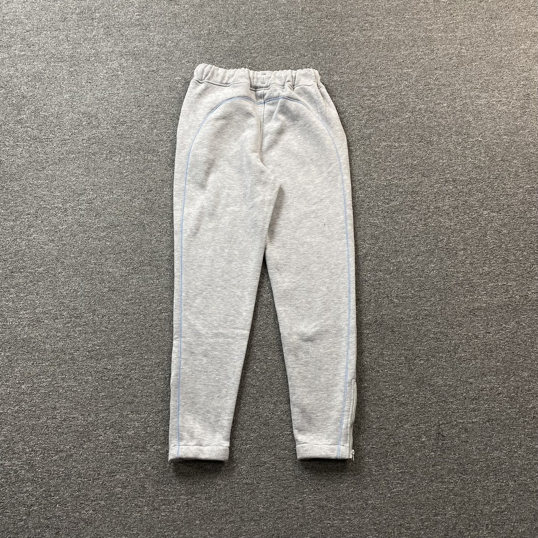 trapstar-irongate-arch-chenille-tracksuit-grey-10_eae41c41-Drip Store Argentina