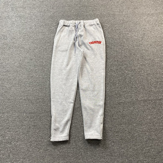 trapstar-irongate-arch-chenille-tracksuit-grey-2-Drip Store Argentina