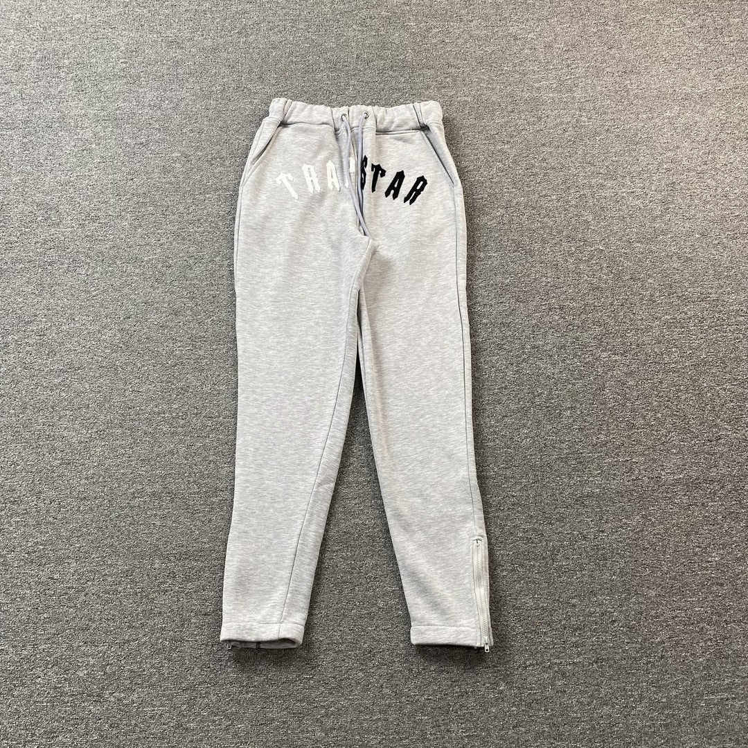 trapstar-irongate-arch-chenille-tracksuit-grey-2_b8097454-Drip Store Argentina