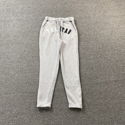 trapstar-irongate-arch-chenille-tracksuit-grey-2_b8097454-Drip Store Argentina