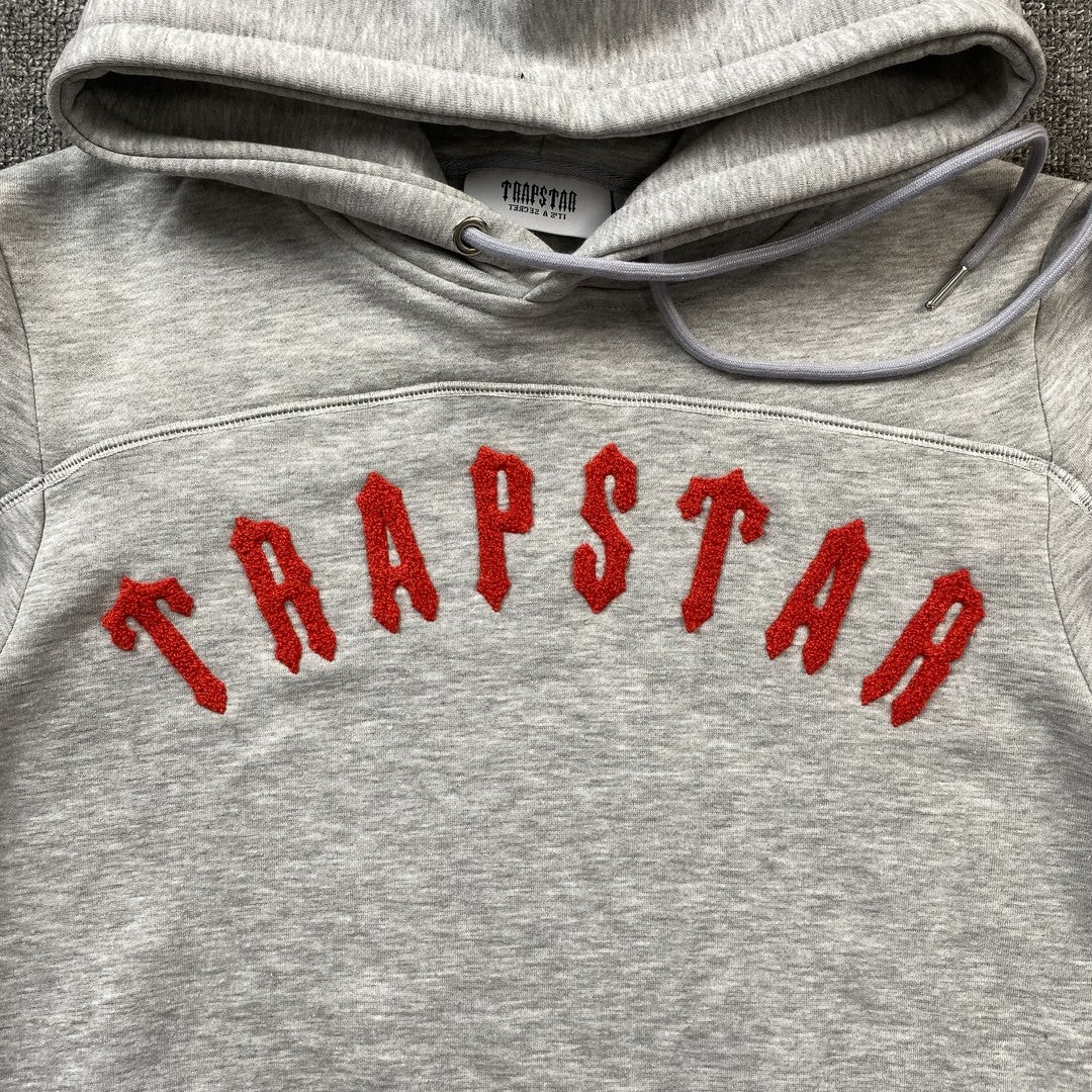 trapstar-irongate-arch-chenille-tracksuit-grey-3-Drip Store Argentina
