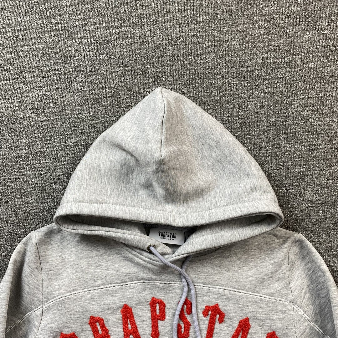 trapstar-irongate-arch-chenille-tracksuit-grey-5-Drip Store Argentina