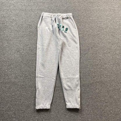 trapstar-irongate-arch-chenille-tracksuit-grey-7_b6dfbbed-Drip Store Argentina
