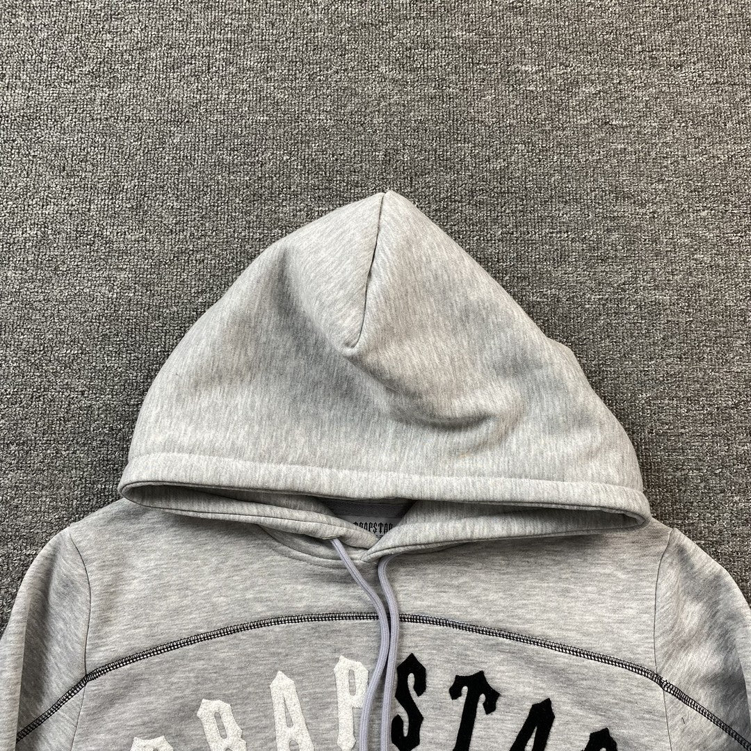 trapstar-irongate-arch-chenille-tracksuit-grey-9-Drip Store Argentina