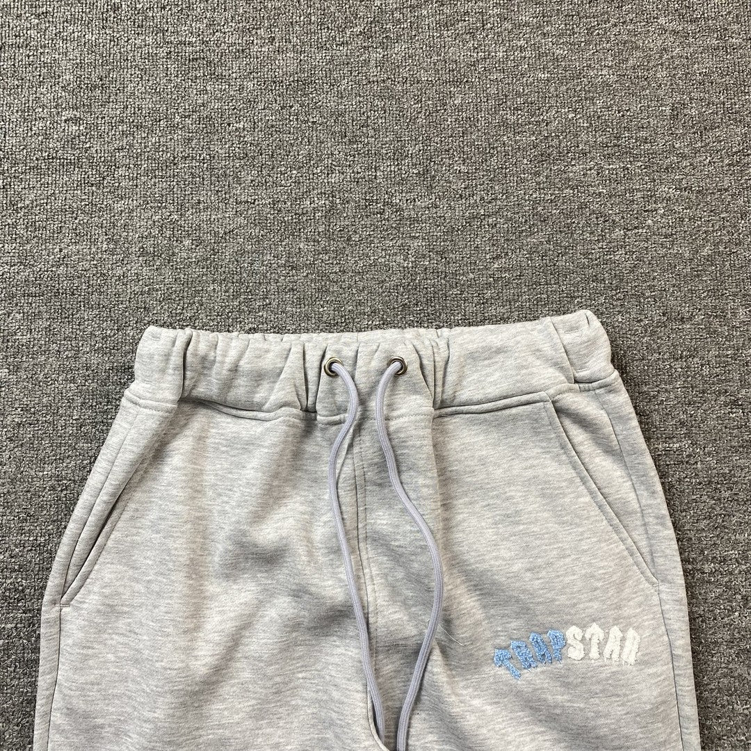 trapstar-irongate-arch-chenille-tracksuit-grey-9_6783b6df-Drip Store Argentina