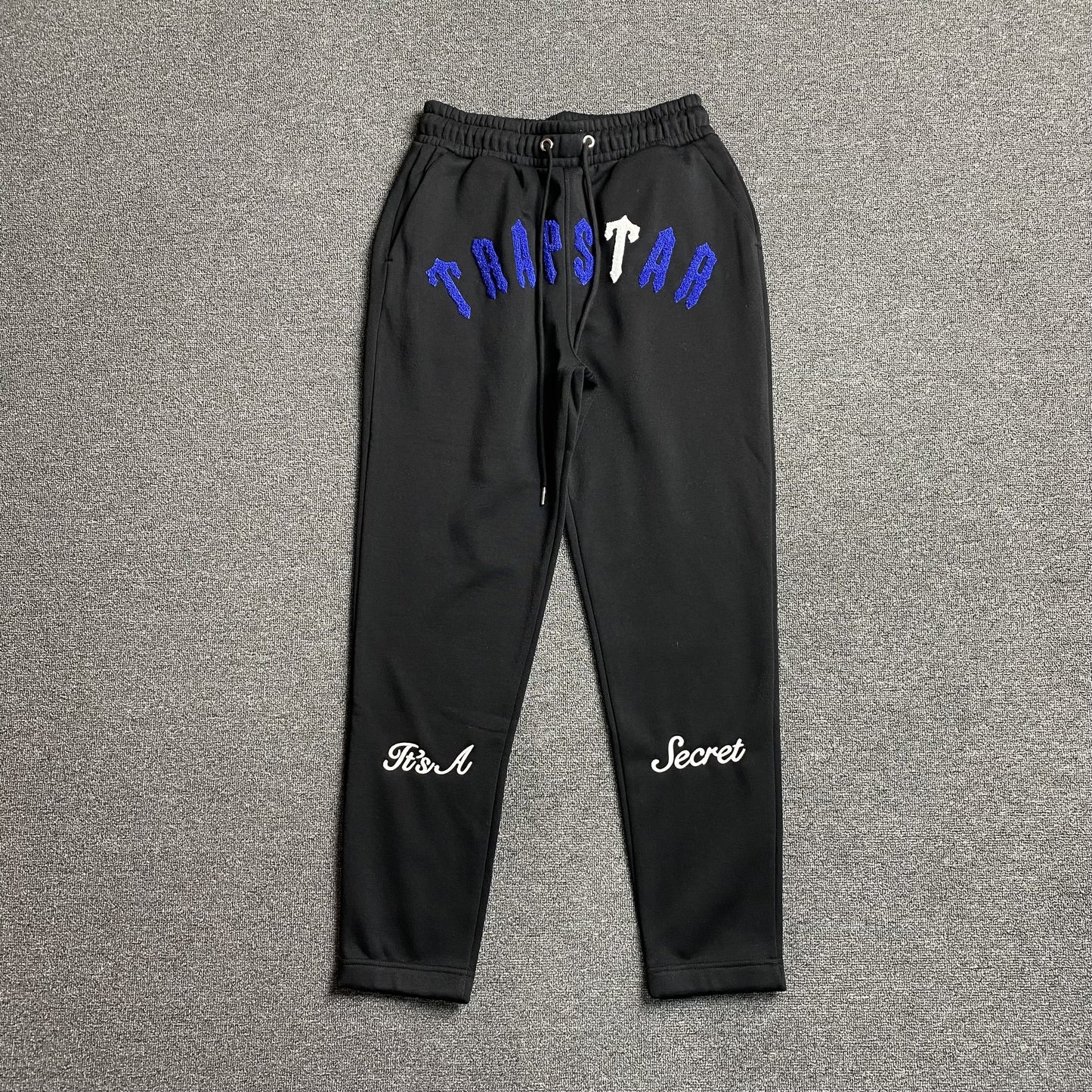 trapstar-irongate-arch-its-a-secret-tracksuit-black-3-Drip Store Argentina