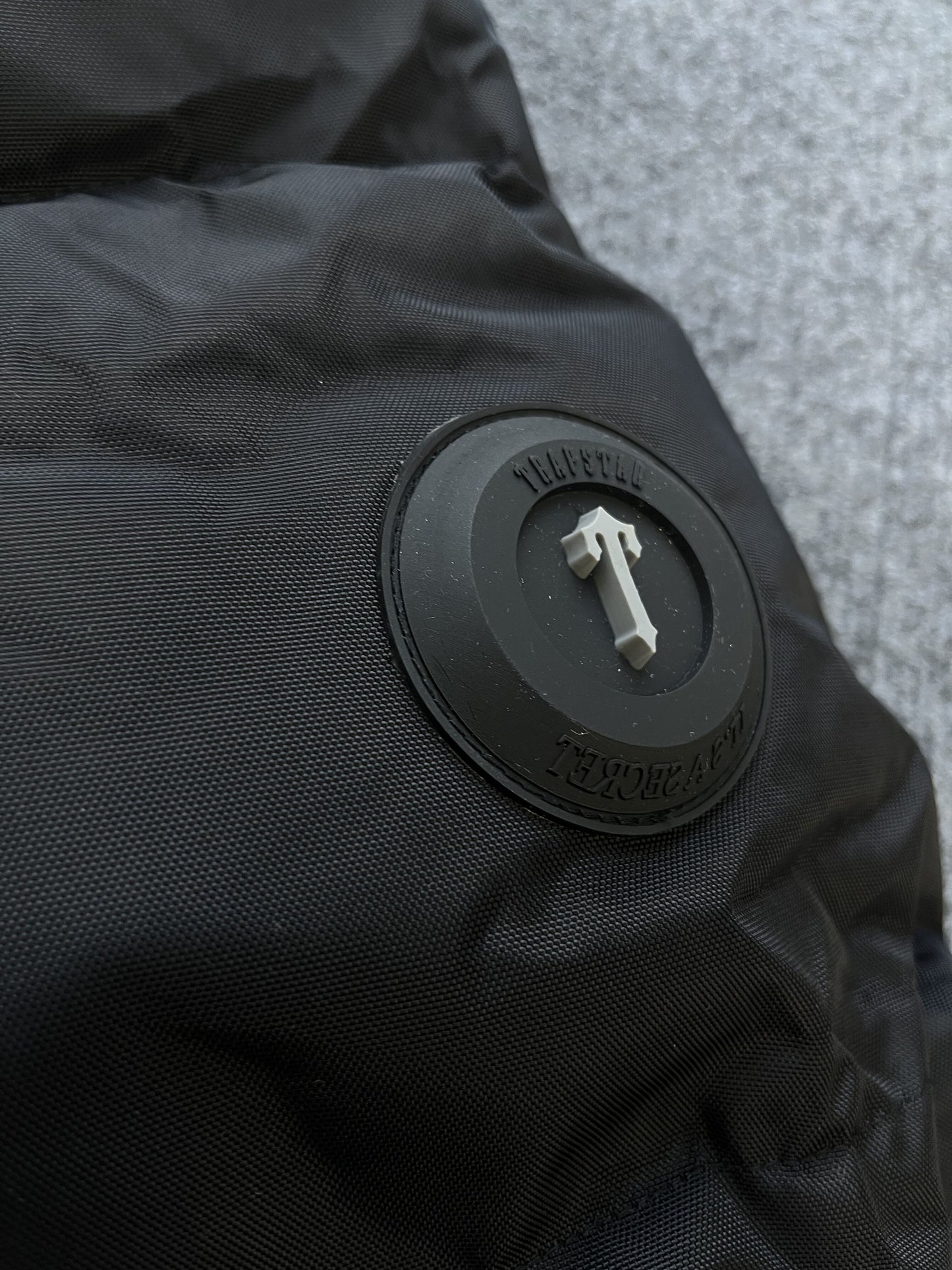 Campera Trapstar Irongate Arch Puffer Negra