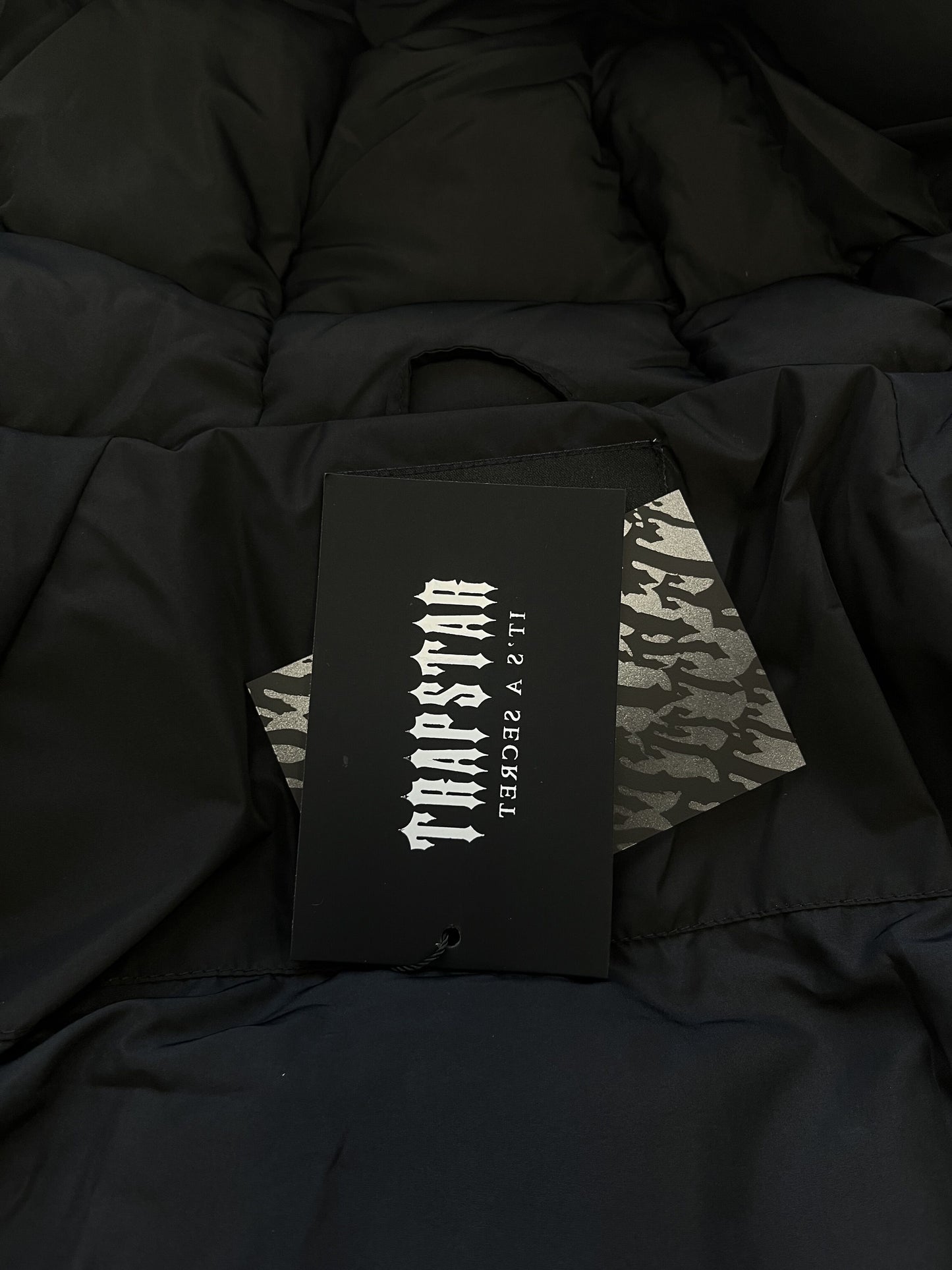 Campera Trapstar Irongate Arch Puffer Negra