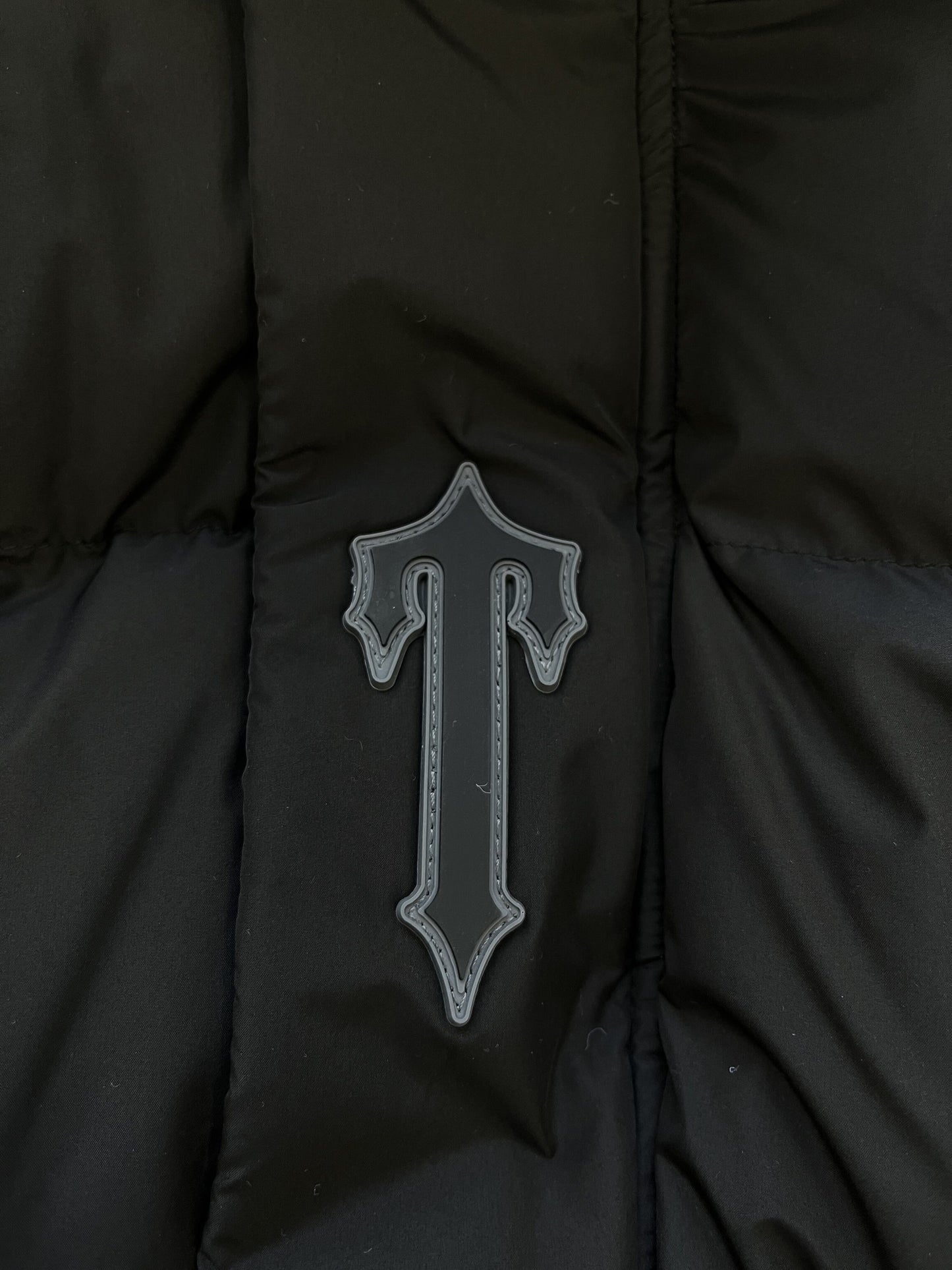 Campera Trapstar Irongate Arch Puffer Negra