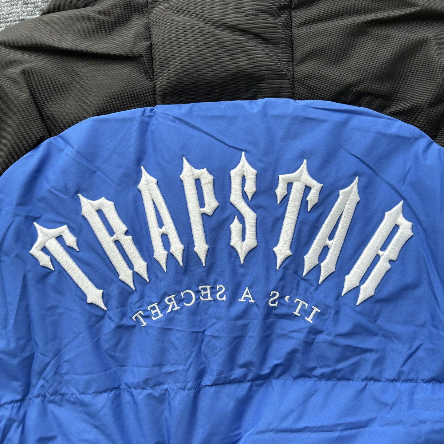 Campera Trapstar Irongate Arch Puffer Azul