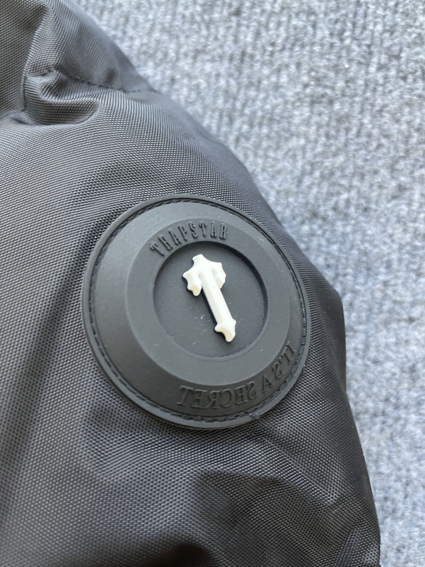 Campera Trapstar Irongate Arch Puffer Amarilla