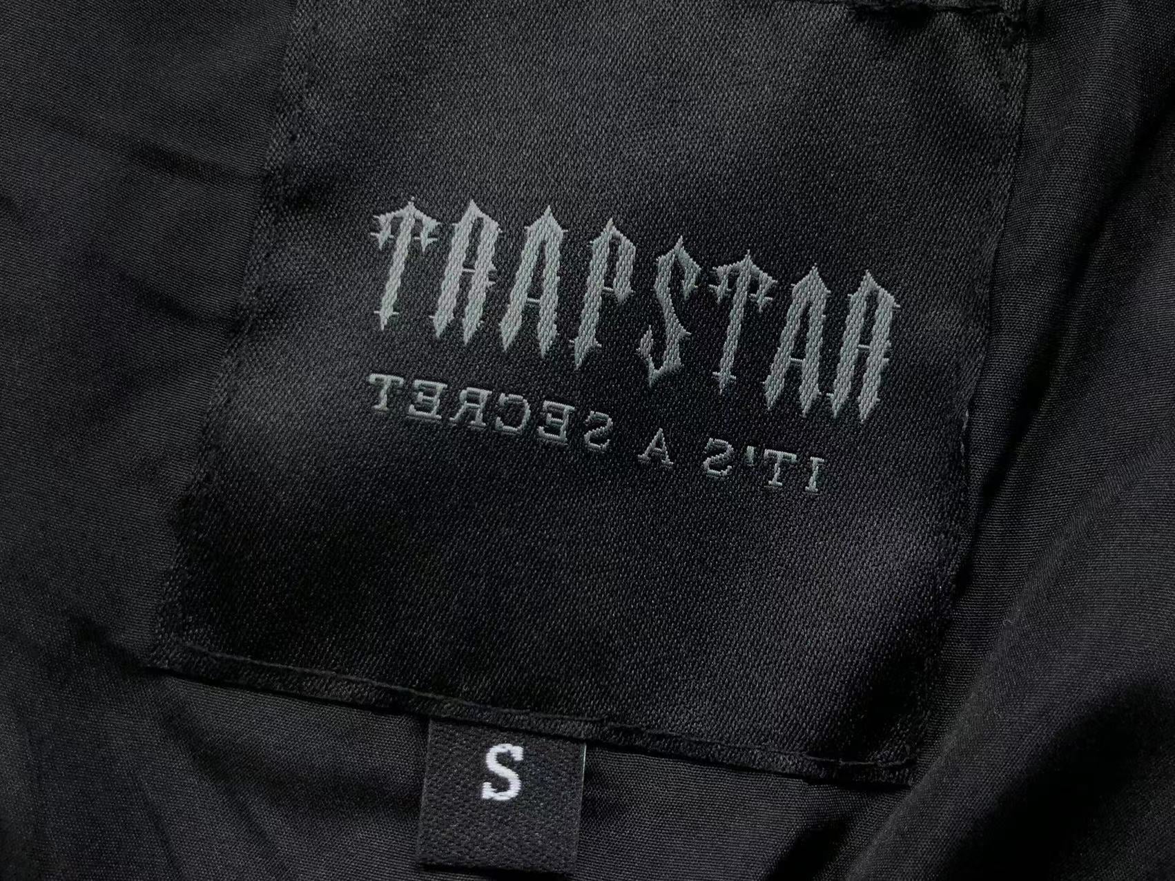 trapstar-irongate-detachable-hooded-puffer-jacket-black-10-Drip Store Argentina