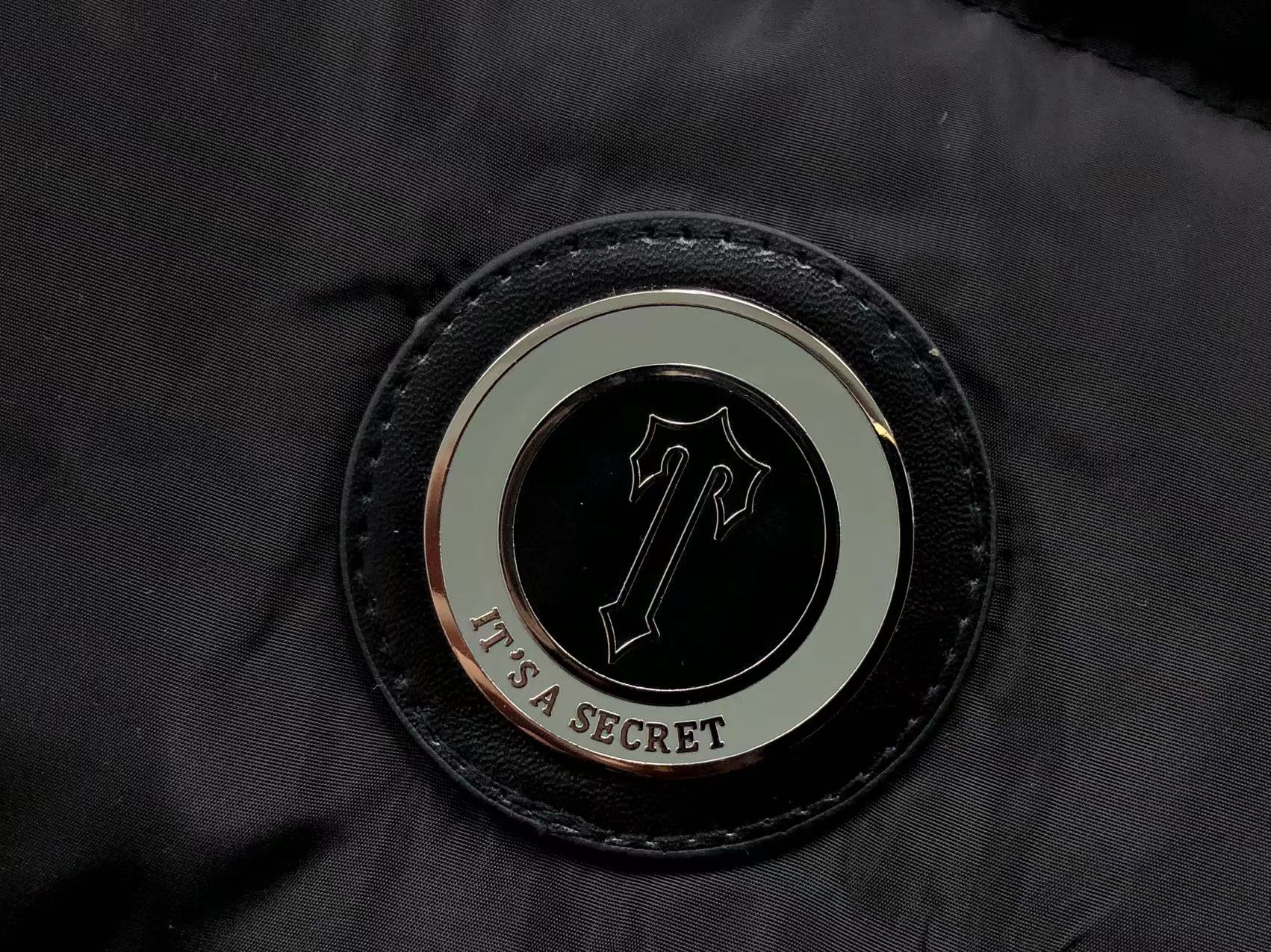 trapstar-irongate-detachable-hooded-puffer-jacket-black-4-Drip Store Argentina