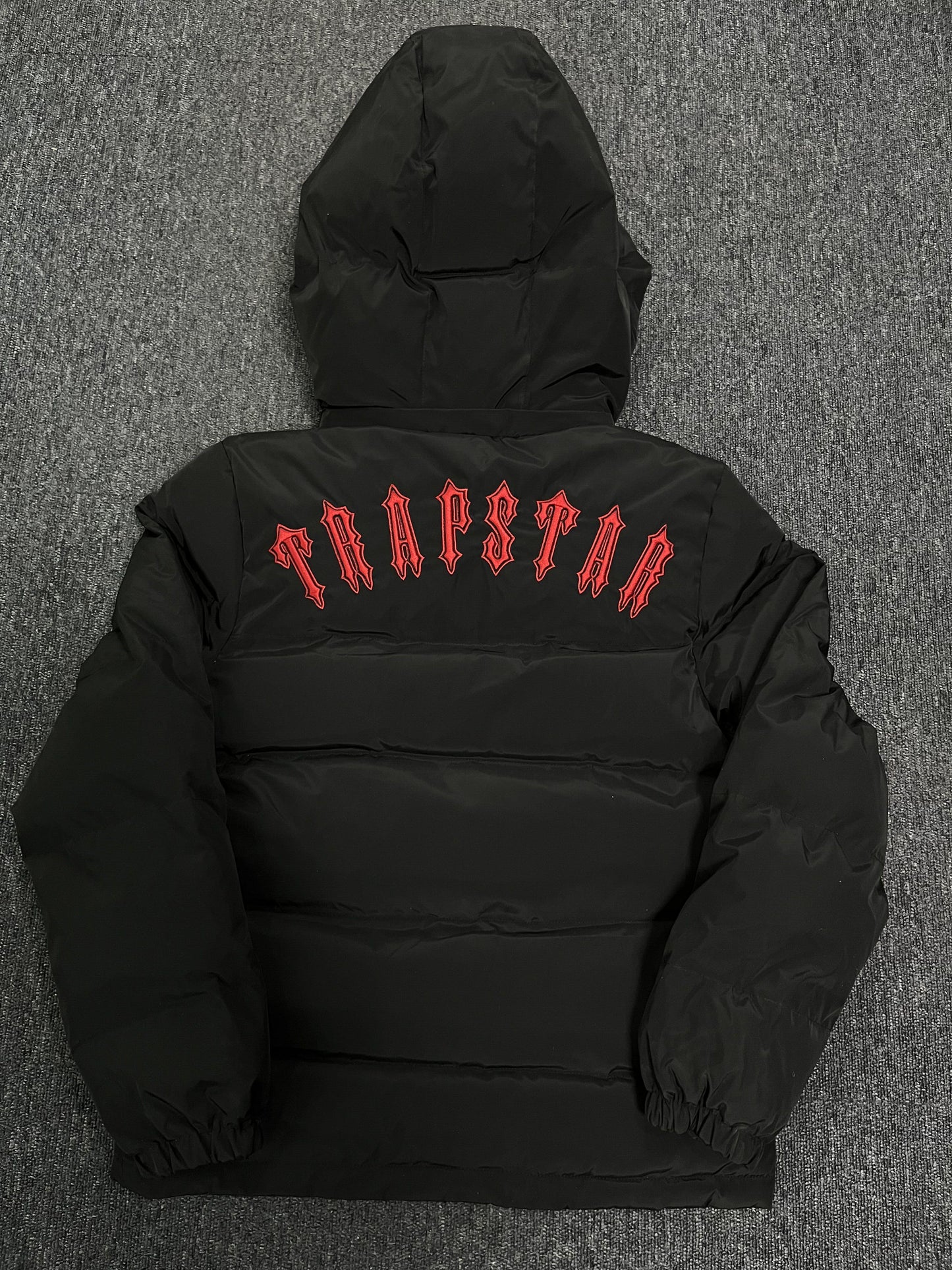 Campera Trapstar Irongate Detachable Hooded Puffer Negra