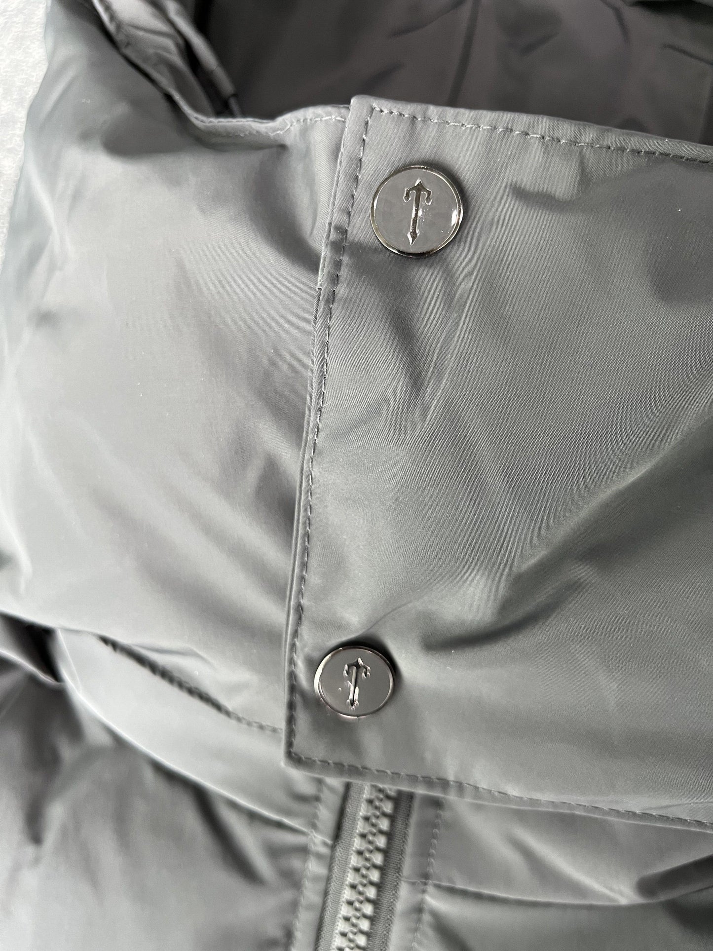 Campera Trapstar Irongate Detachable Hooded Puffer Gris