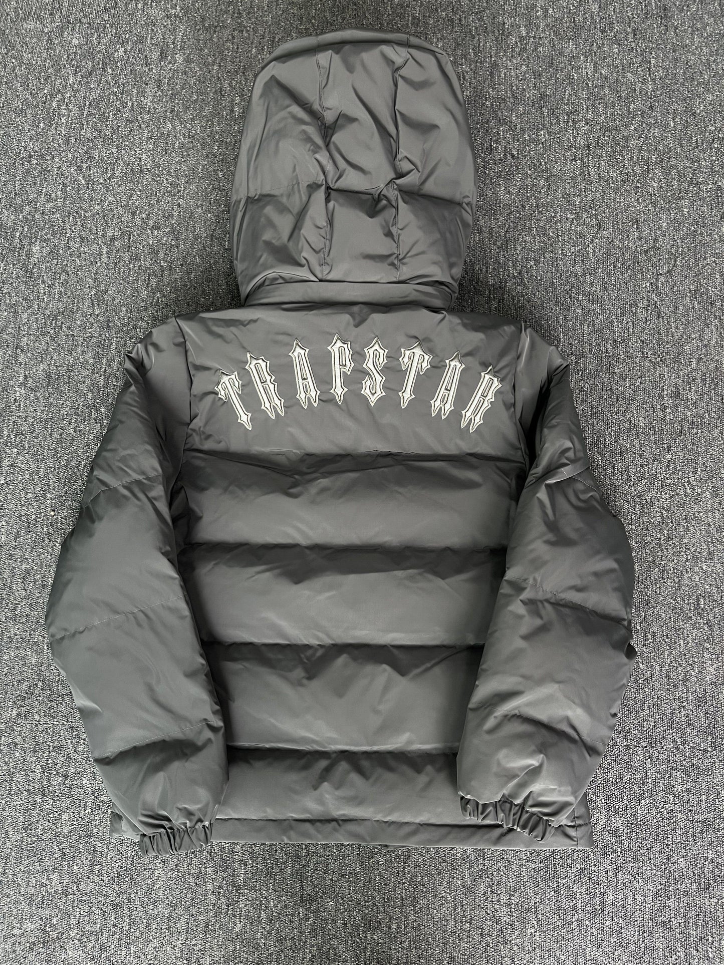 Campera Trapstar Irongate Detachable Hooded Puffer Gris