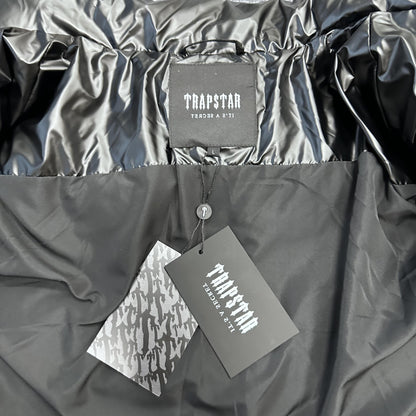 Campera Trapstar Irongate Embossed Puffer Negra